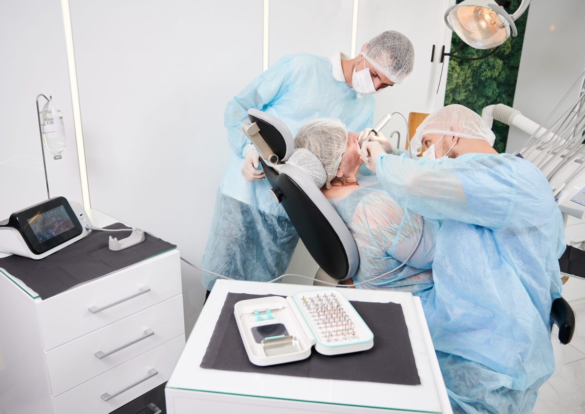 Implantology,Procedure,With,Implant,Physiodispenser.,Male,Dentist,Using,Dental,Implant