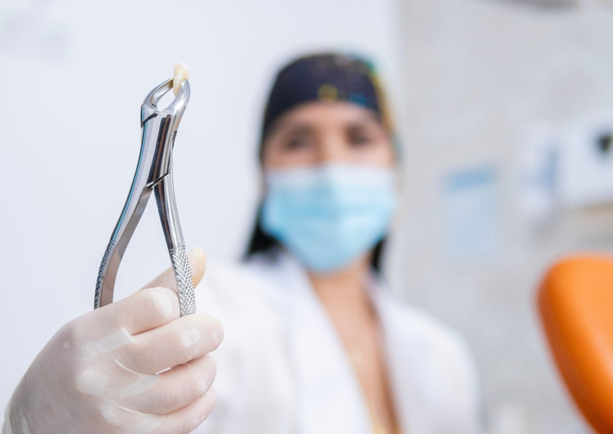 Close-up,Of,A,Tooth,Just,Extracted,By,A,Dental,Professional